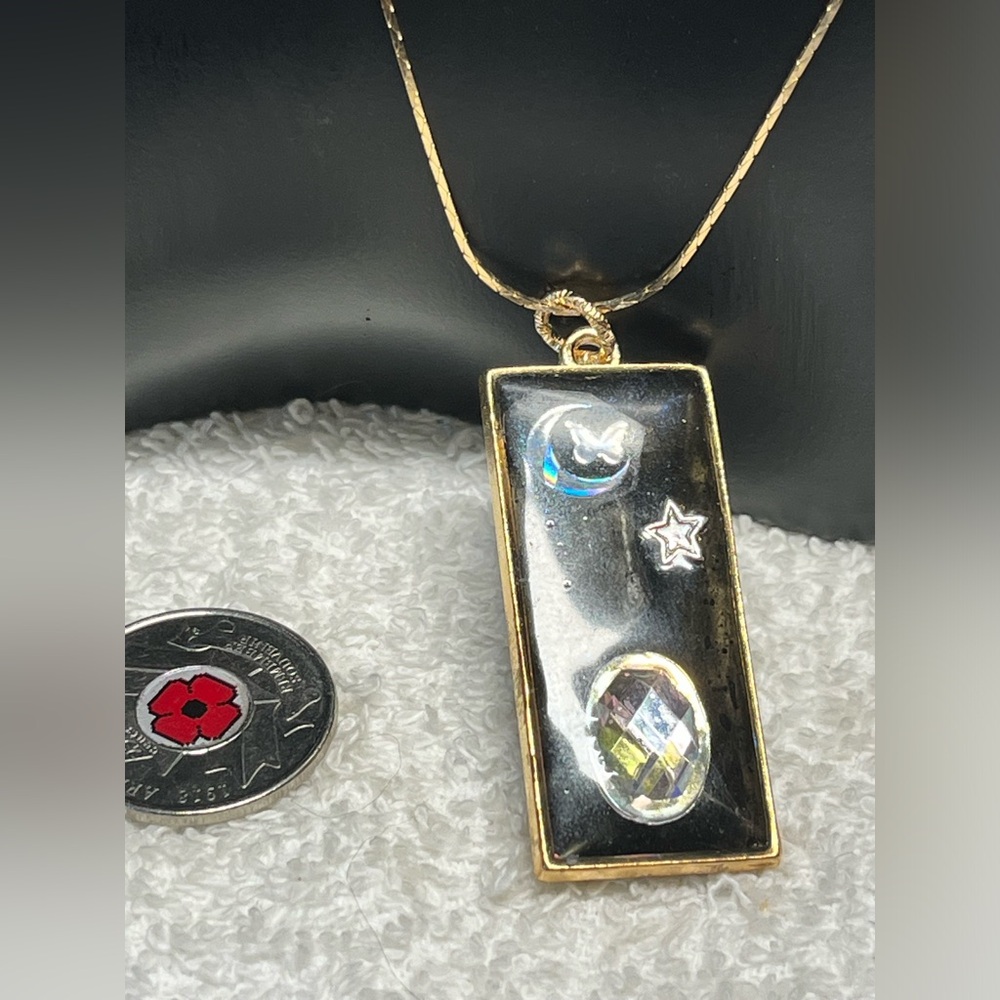 🌸💖cute handmade resin pendant with chain